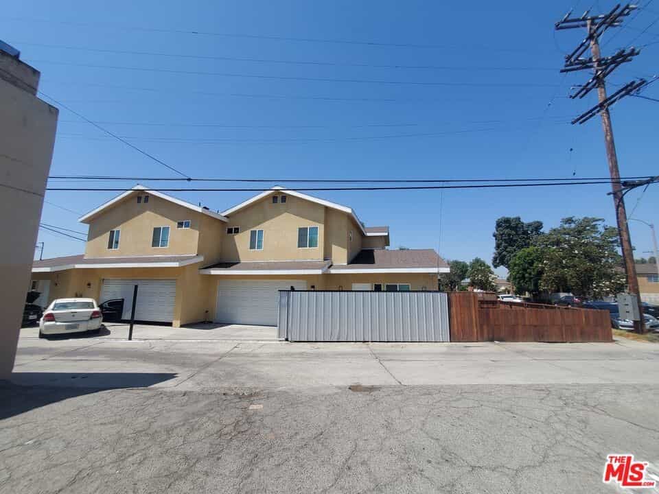 Condominium in Del Amo, California 11010540