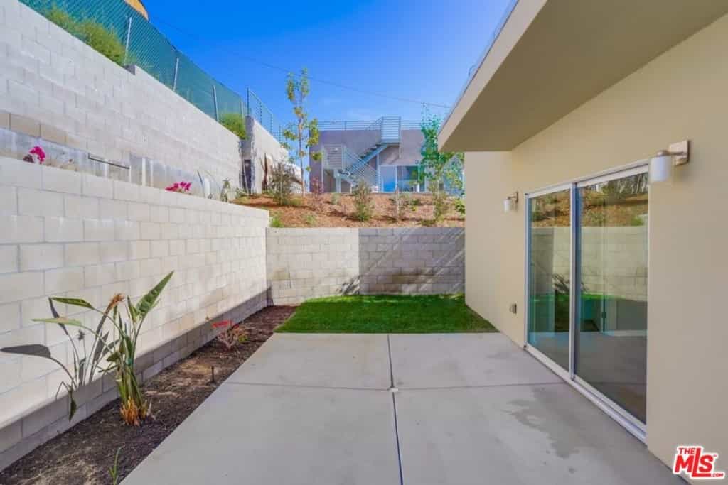 Condominium in Los Angeles, California 11010579