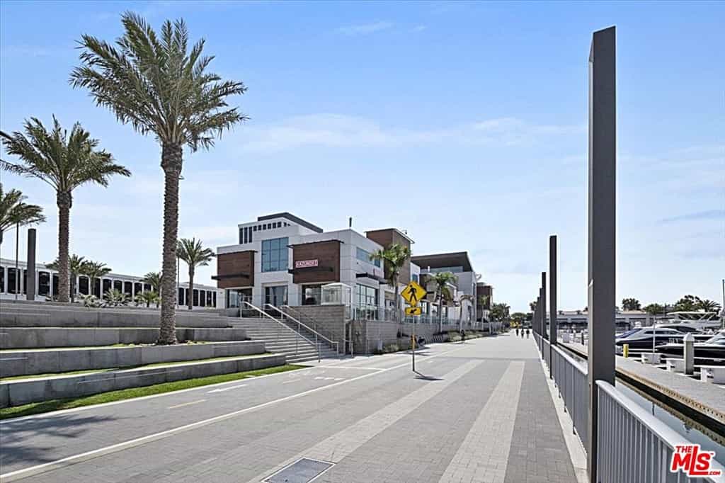 Condominium in Marina del Rey, California 11010688