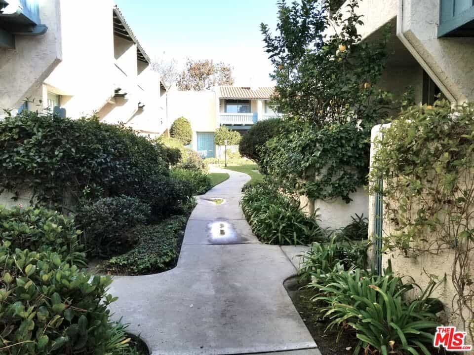 Condominium in Los Angeles, California 11010750