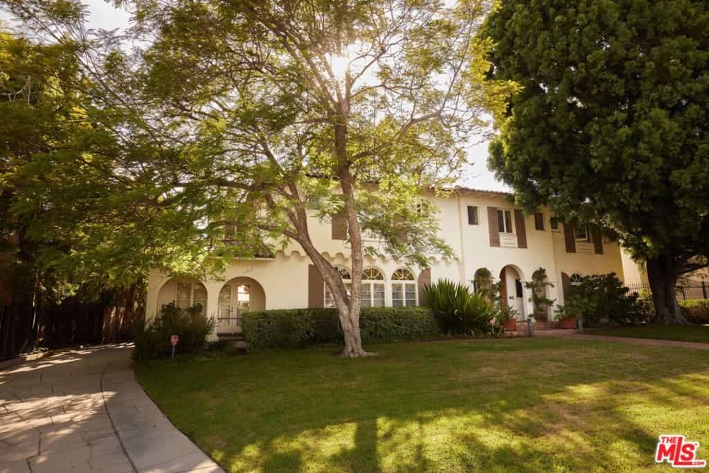 Condominium in Beverly Hills, California 11010781
