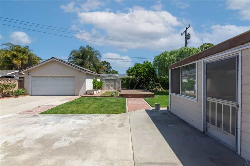 House in Los Alamitos, California 11010802
