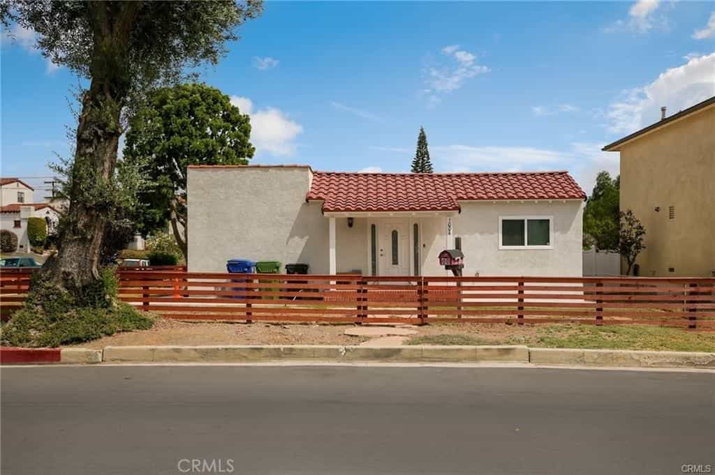 House in Harbor Hills, California 11010818