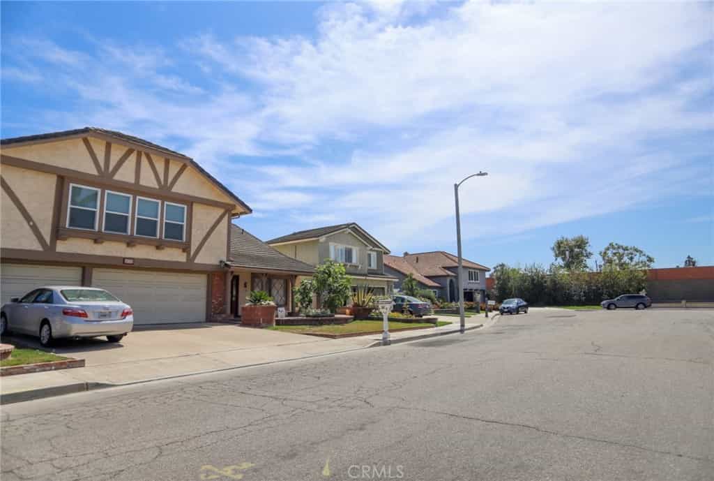 House in Los Alamitos, California 11010871