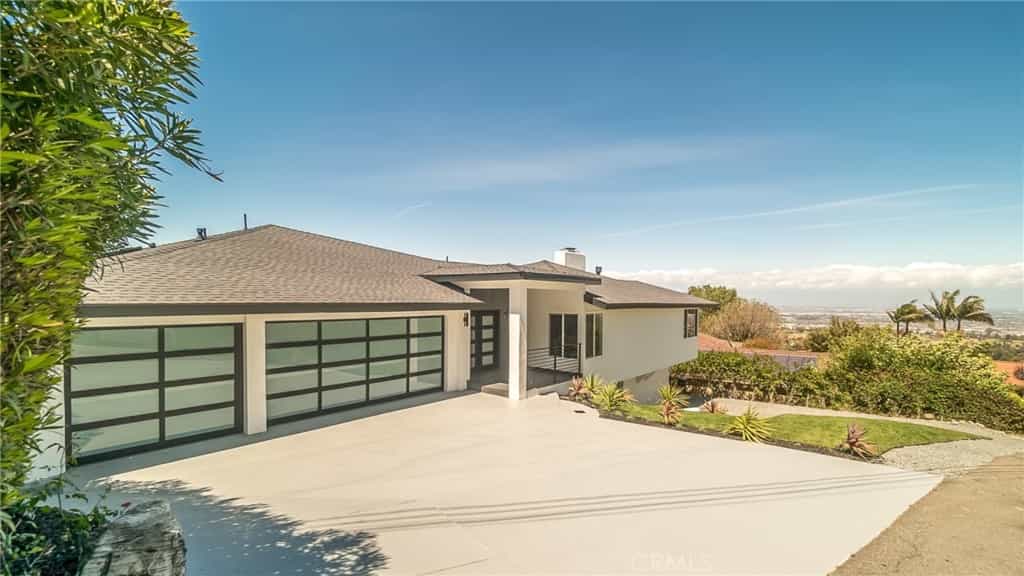 Huis in Glooiende heuvels, Californië 11010911