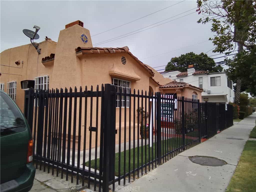 Condominium in Long Beach, California 11010933