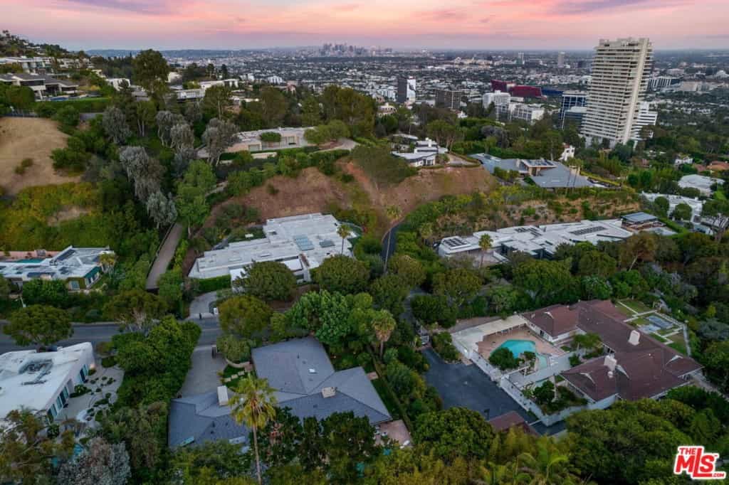 Condomínio no Beverly Hills, California 11010988