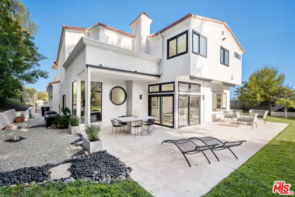 House in Malibu, California 11011022