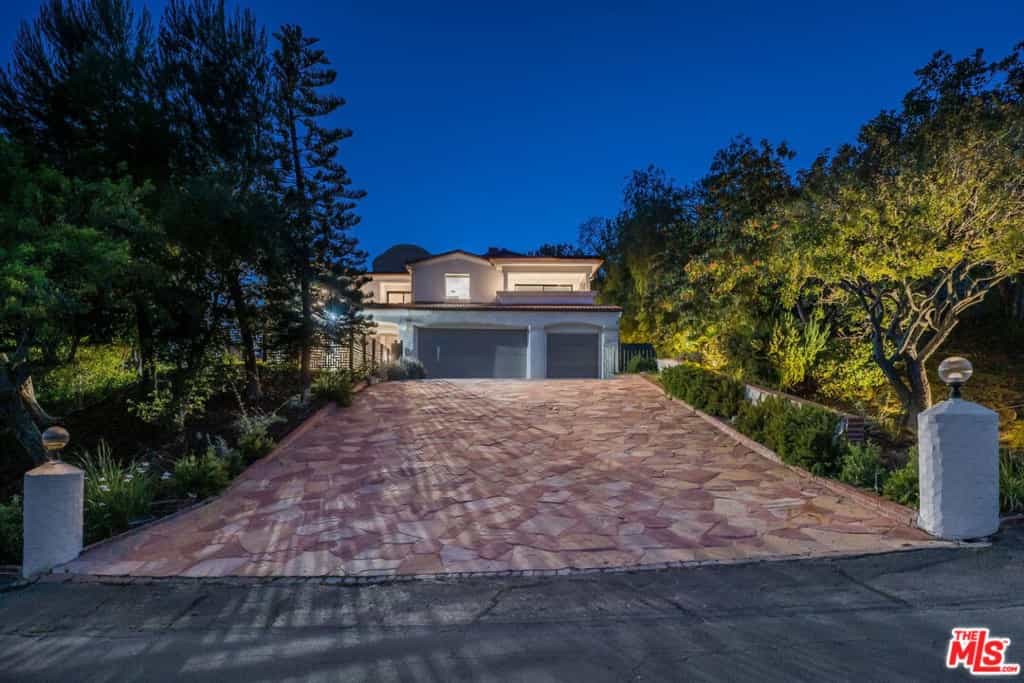 House in Malibu, California 11011022