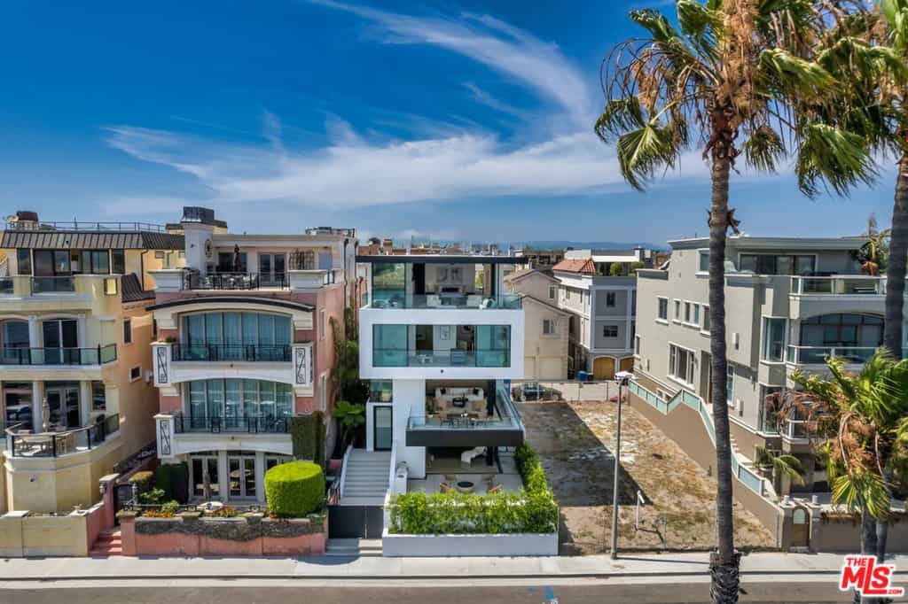 Condominium in Marina del Rey, California 11011065