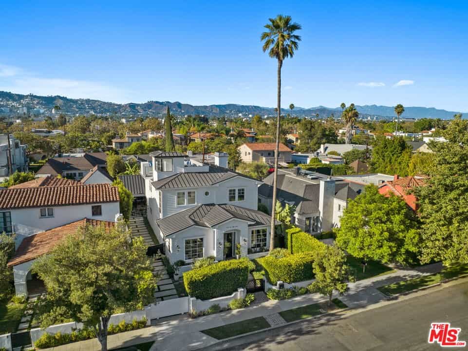 Condominium in West Hollywood, California 11011210