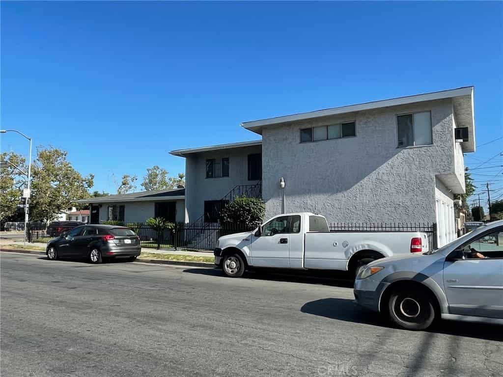 Condominium in Compton, California 11011218