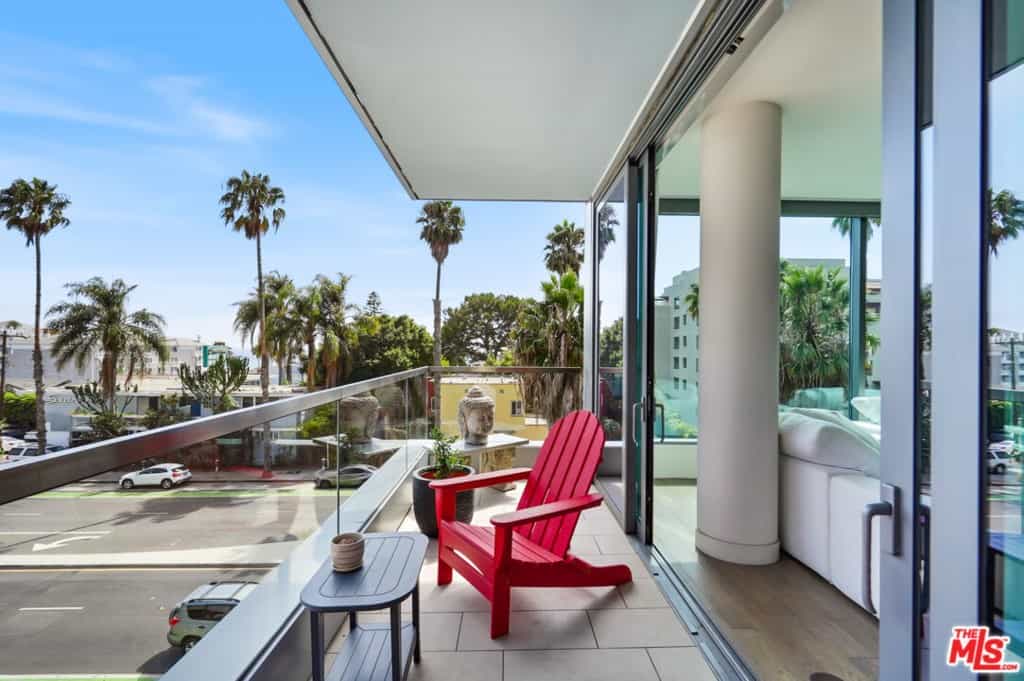 Condominium in Santa Monica, California 11011235