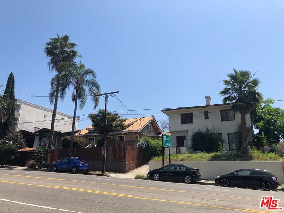 Condominium in Los Angeles, California 11011242