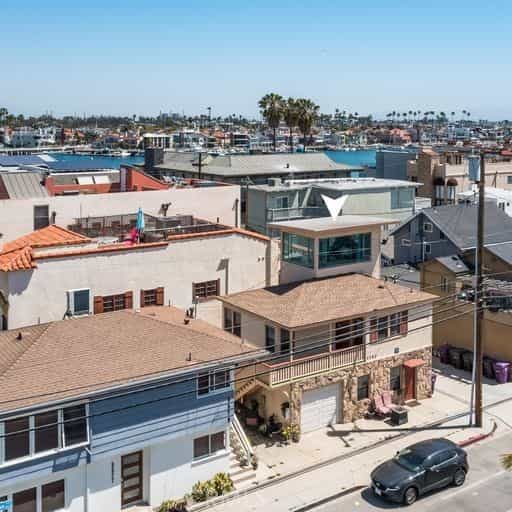 Condominium in Long Beach, California 11011287