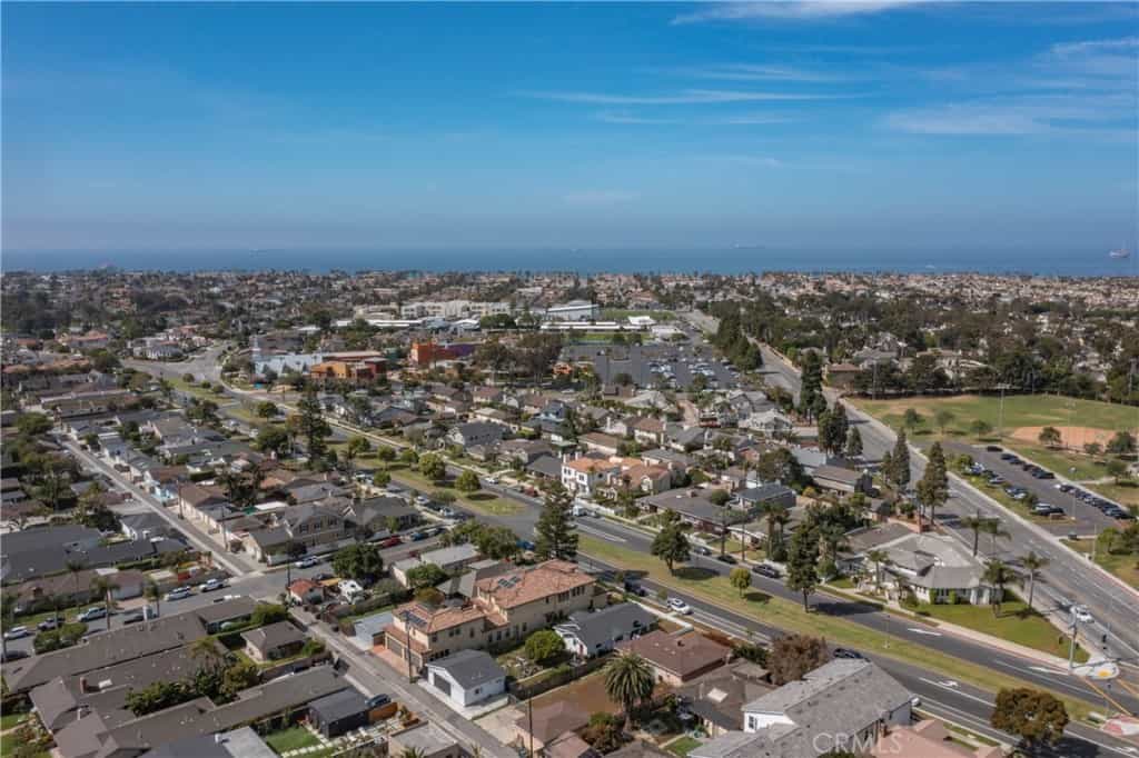 Condominium in Huntington Beach, California 11011338