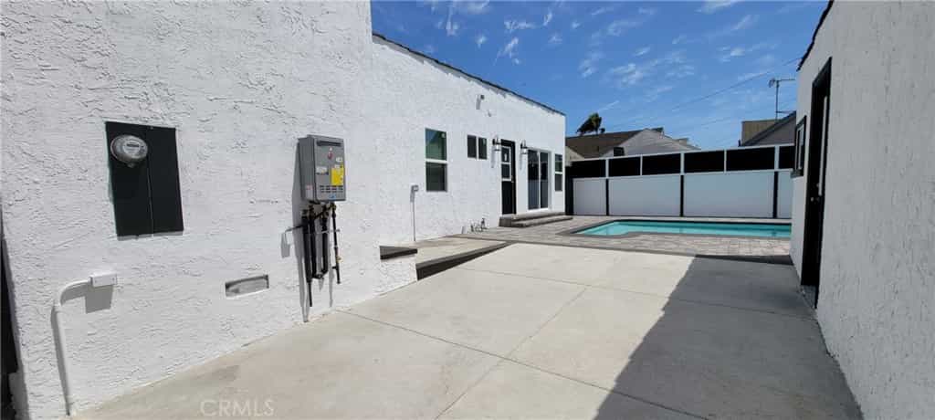 Condominium in Inglewood, California 11011345