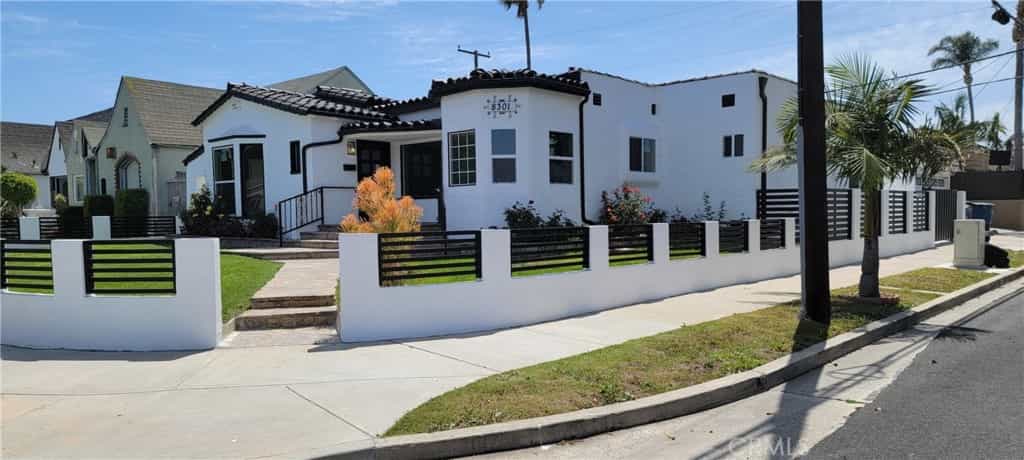 Condominium in Inglewood, California 11011345