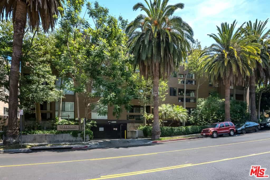 Condominium in Los Angeles, California 11011351