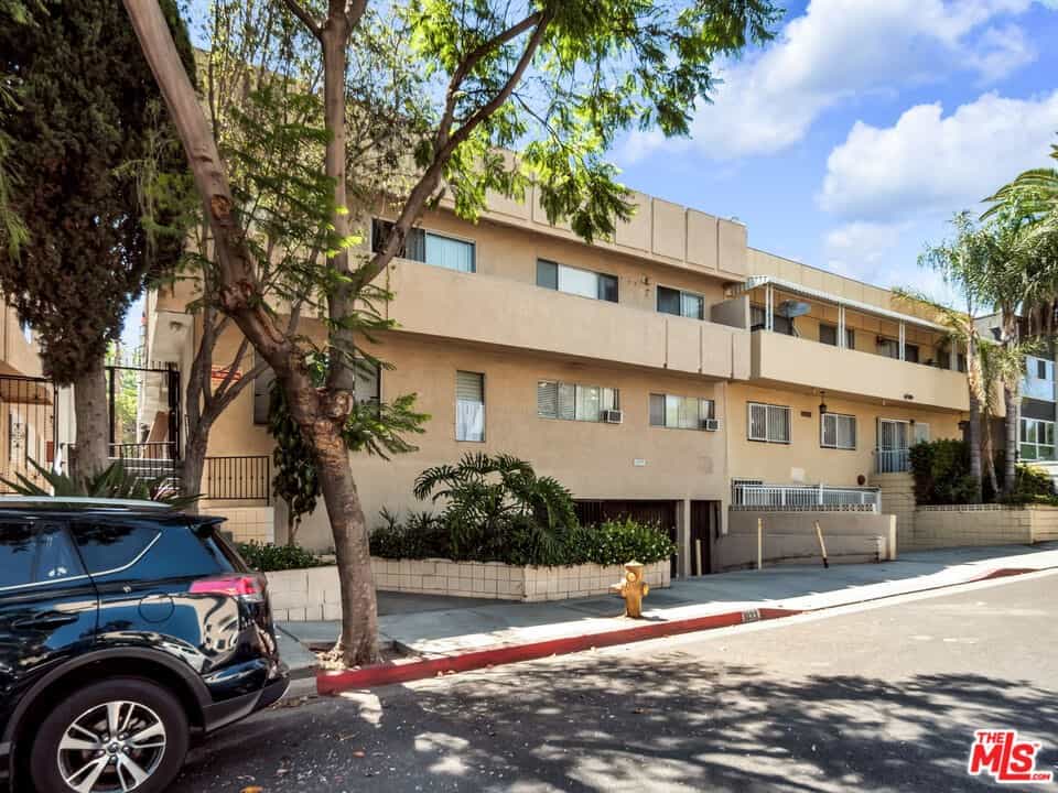 Condominium in West Hollywood, California 11011392