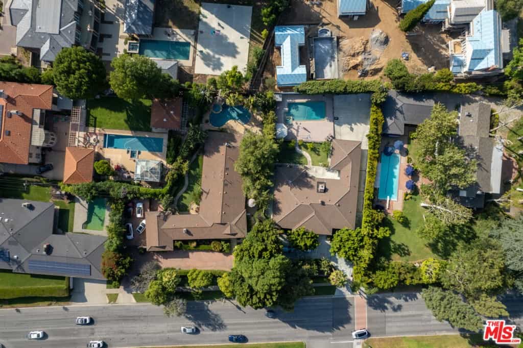 Condominium in San Marino, California 11011421