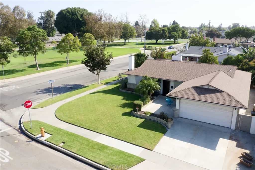 House in Garden Grove, California 11011437