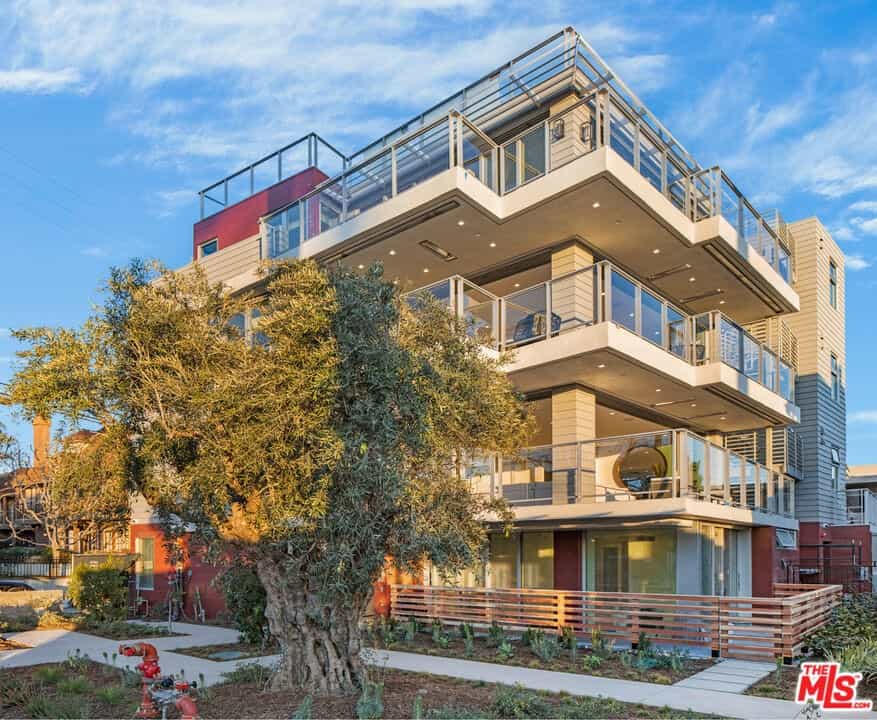 Condominium in Santa Monica, California 11011451