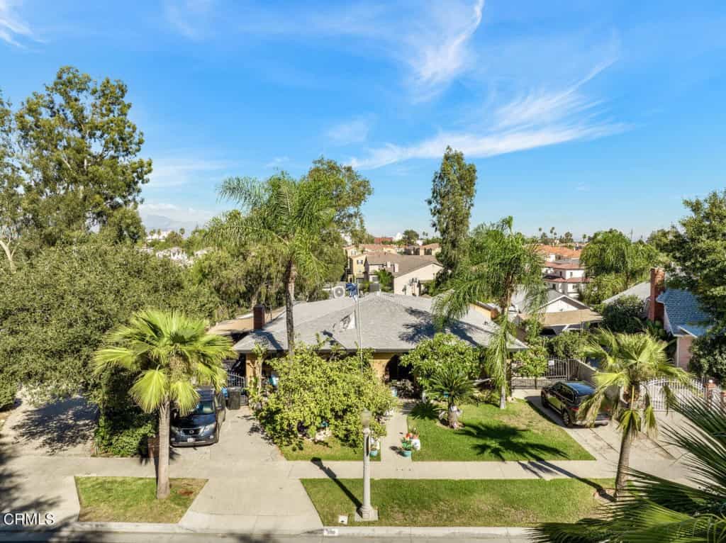 Condominium in Alhambra, California 11011494