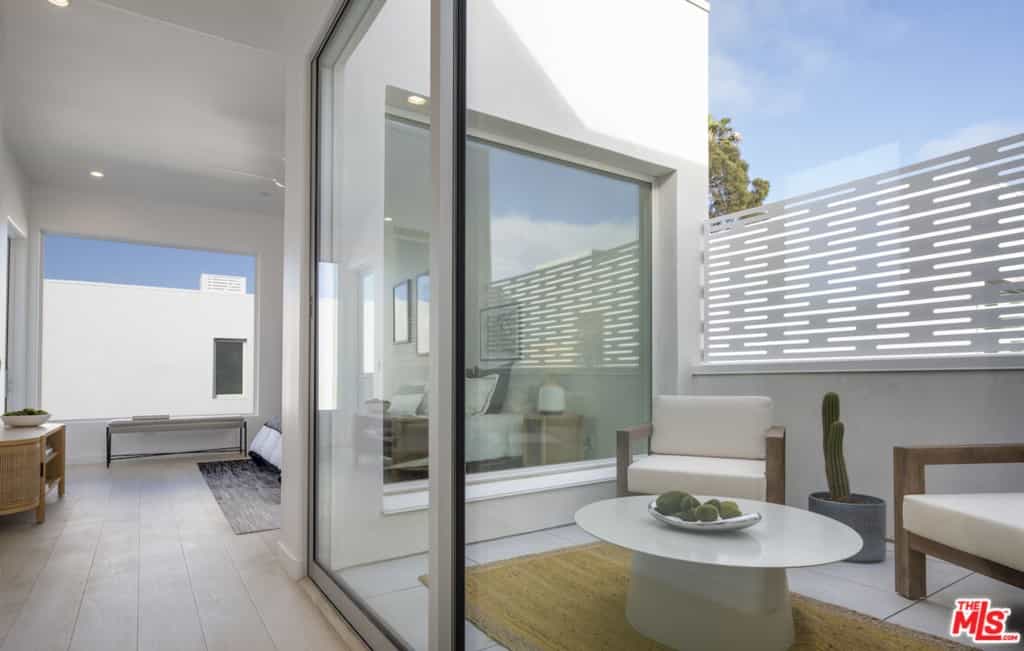 Condominium in Santa Monica, California 11011532