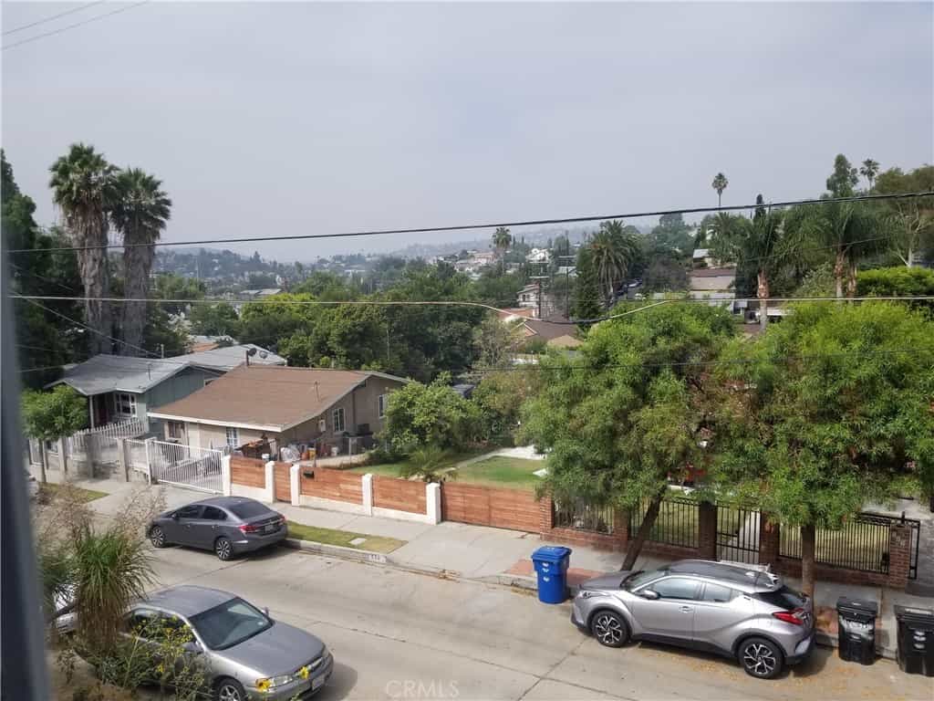 Condominium in Los Angeles, California 11011592