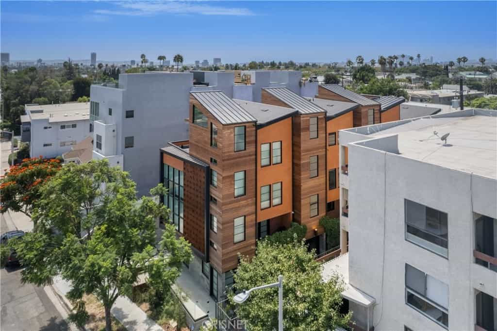 Condominium in West Hollywood, California 11011641