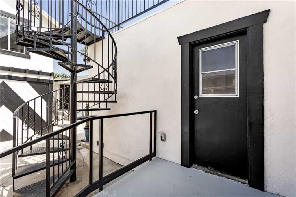 Condominium in Los Angeles, California 11011653