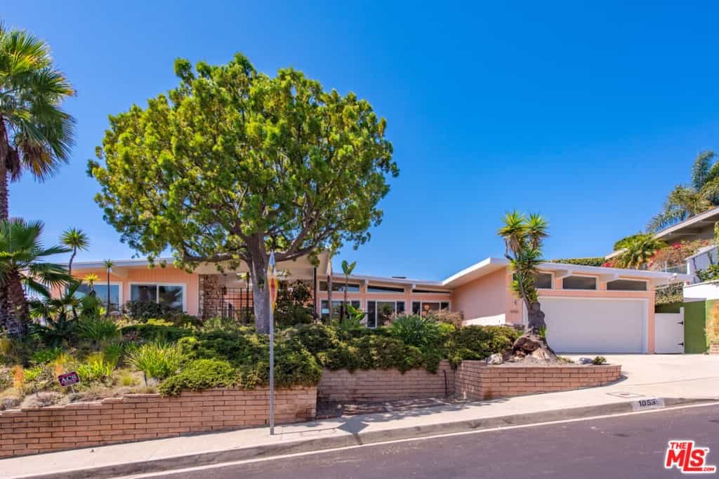 Condominium in Topanga Beach, California 11011655