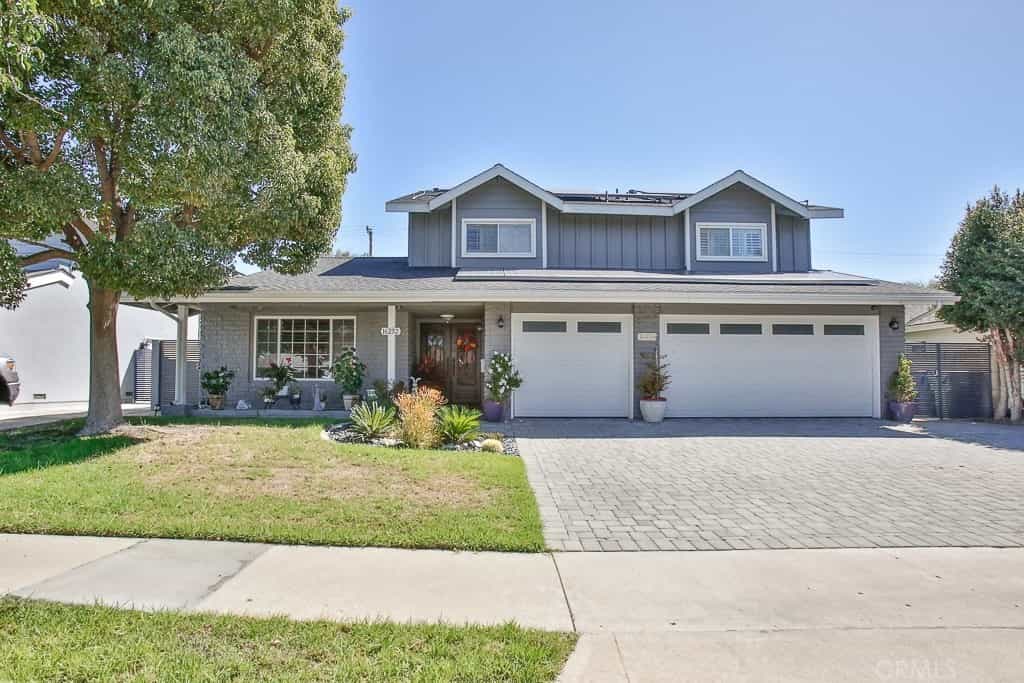 House in Huntington Beach, California 11011755