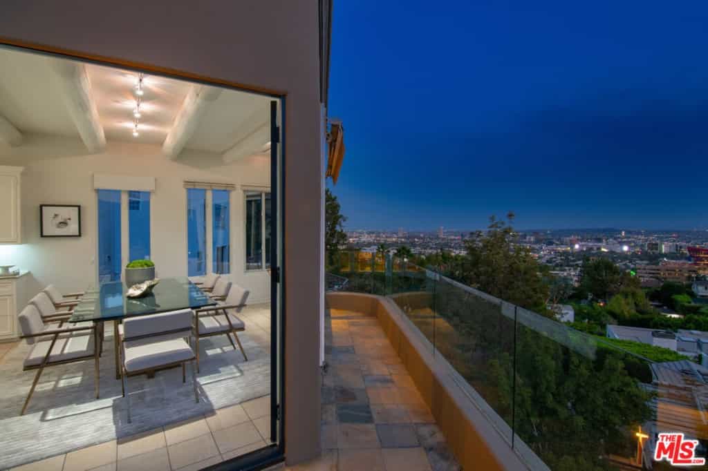 Condominium in Los Angeles, California 11011778