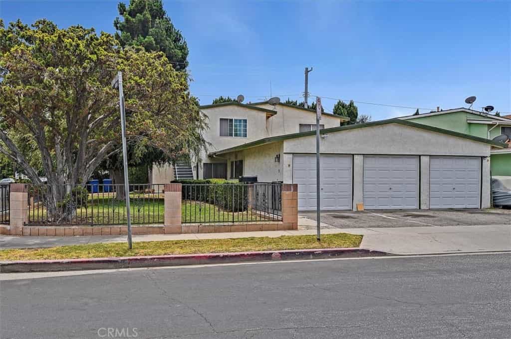 Condominium in Alla, California 11011882