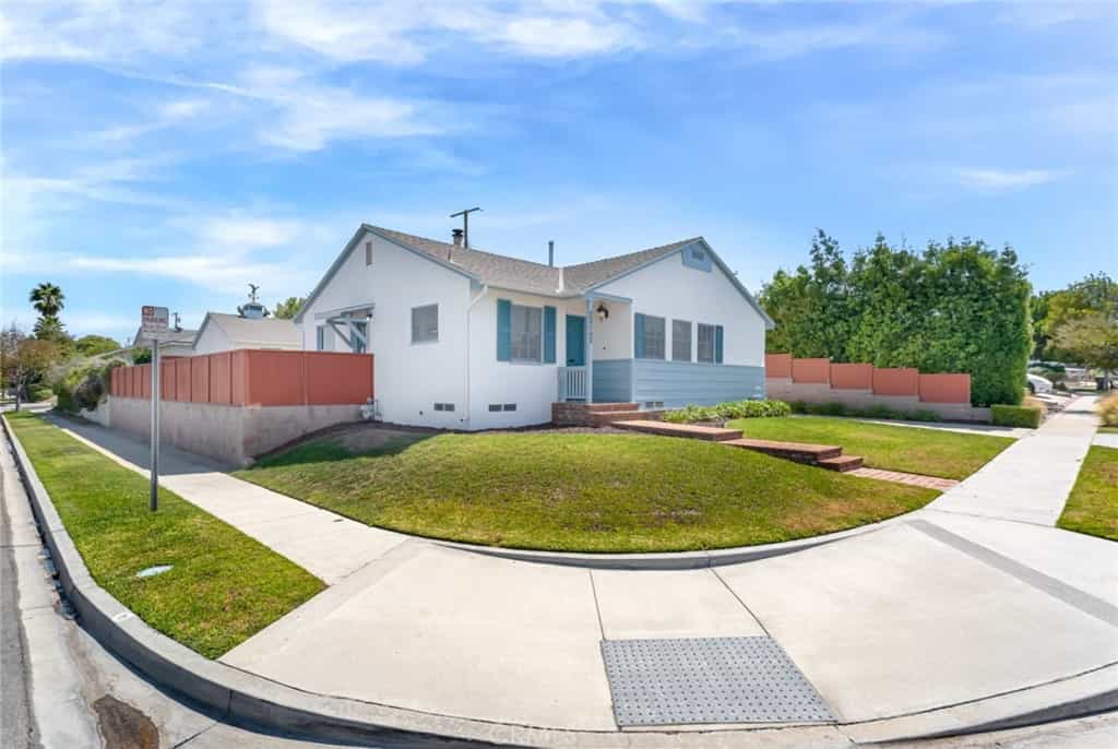 House in Torrance, California 11011904