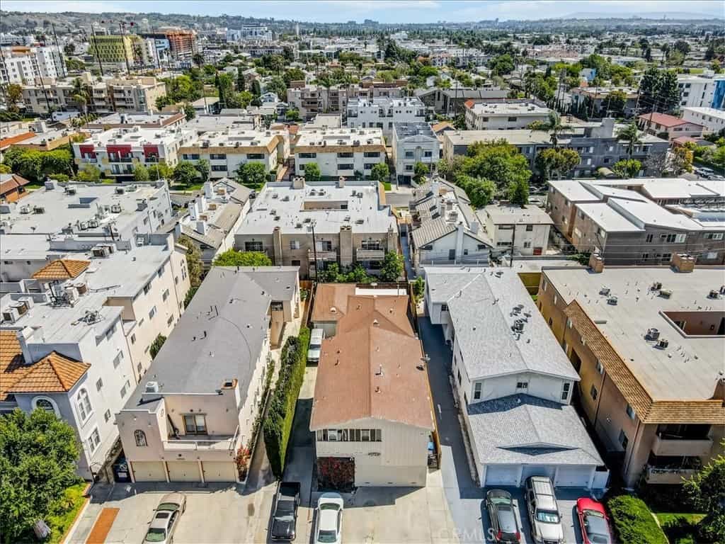 Condominium in Los Angeles, California 11011918