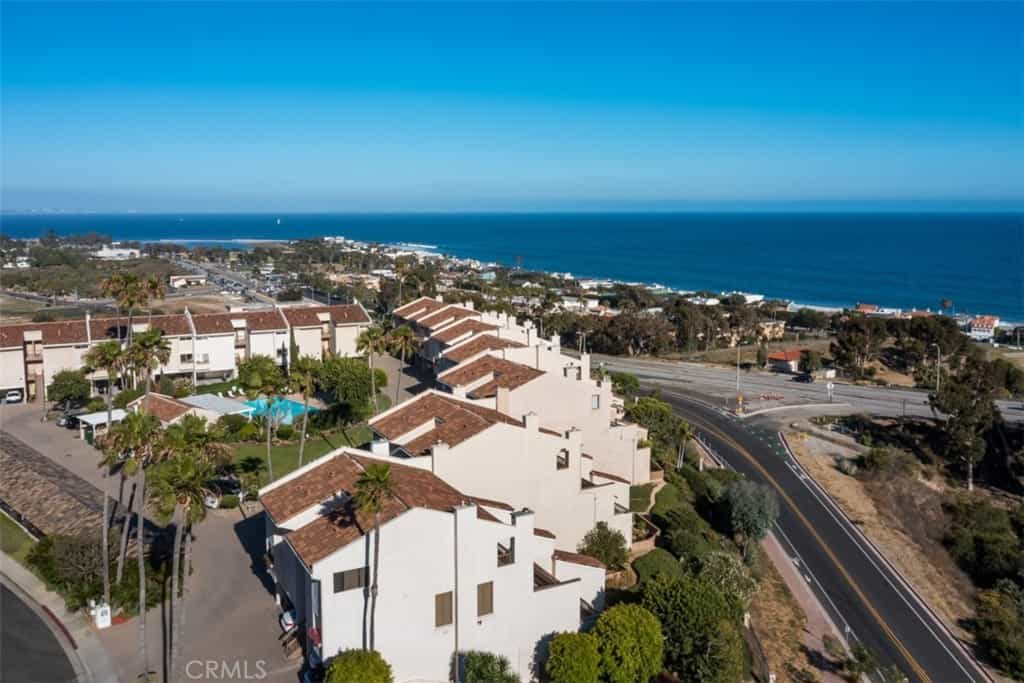 Condominium in Malibu Beach, California 11011928