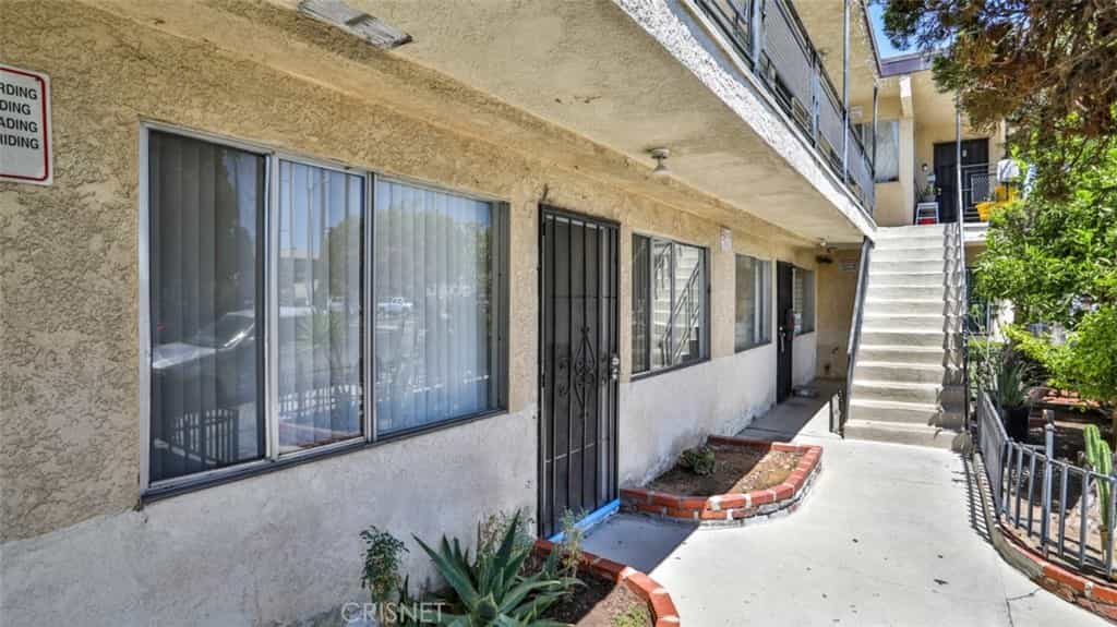 Condominium in Los Angeles, California 11011988
