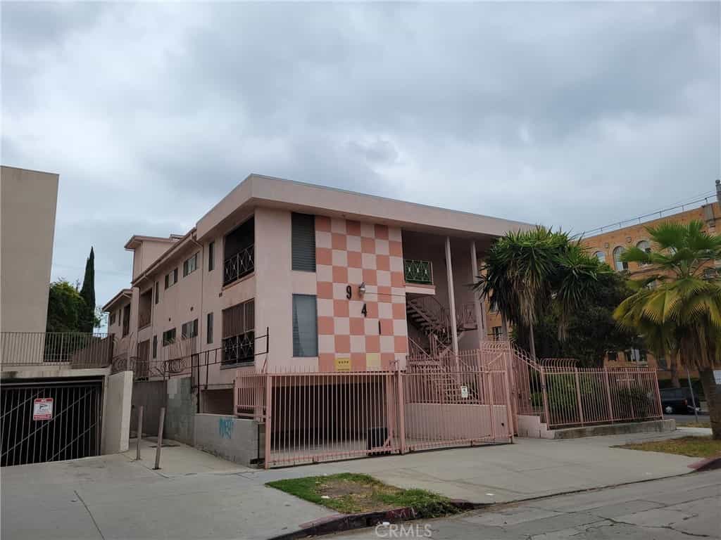Condominium in Parklabrea, California 11011992