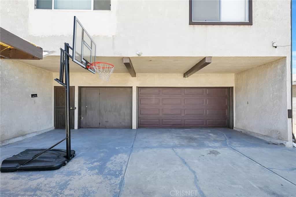 Condominium in Inglewood, California 11012170