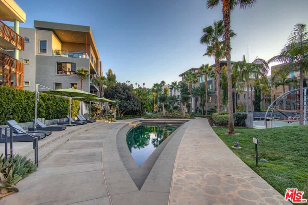 Condominium in Los Angeles, California 11012199