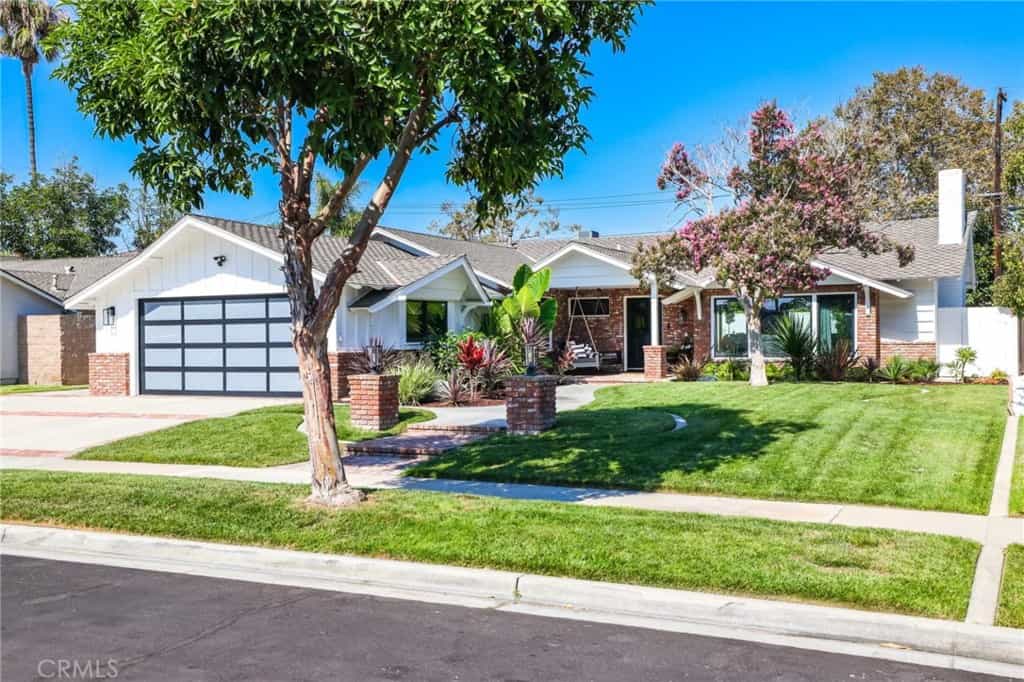 House in Los Alamitos, California 11012216