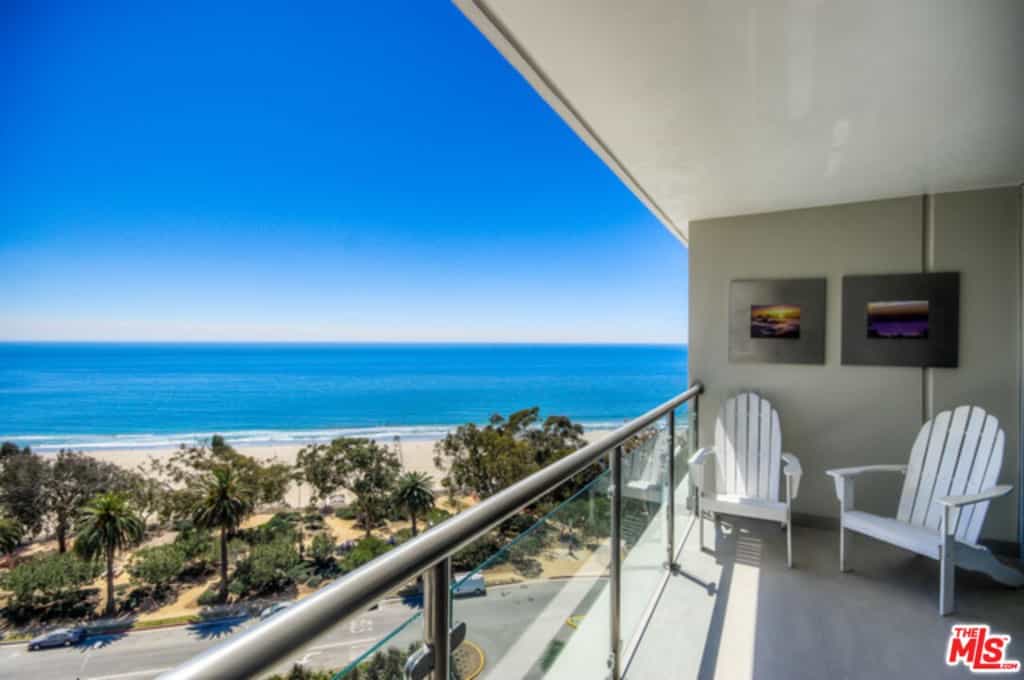 Condominium in Santa Monica, California 11012350