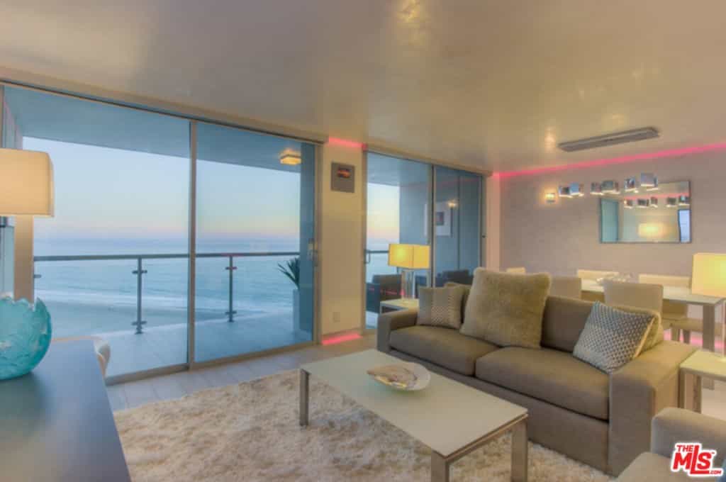 Condominium in Santa Monica, California 11012350