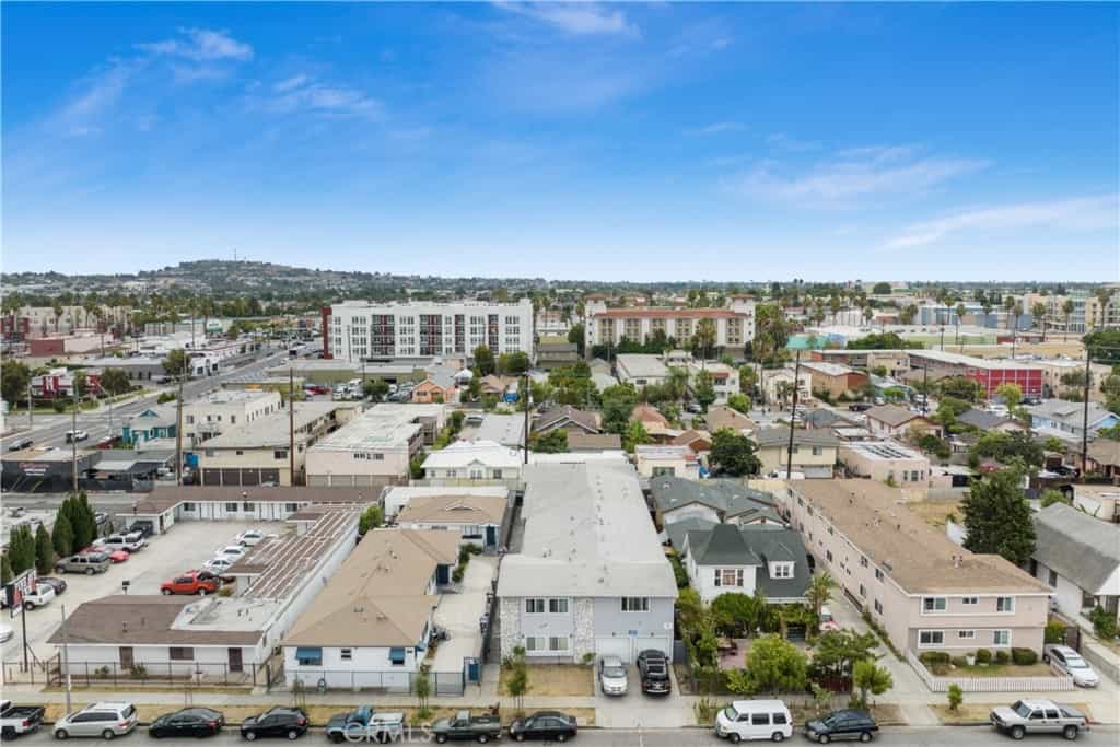 Condominium in Long Beach, California 11012365
