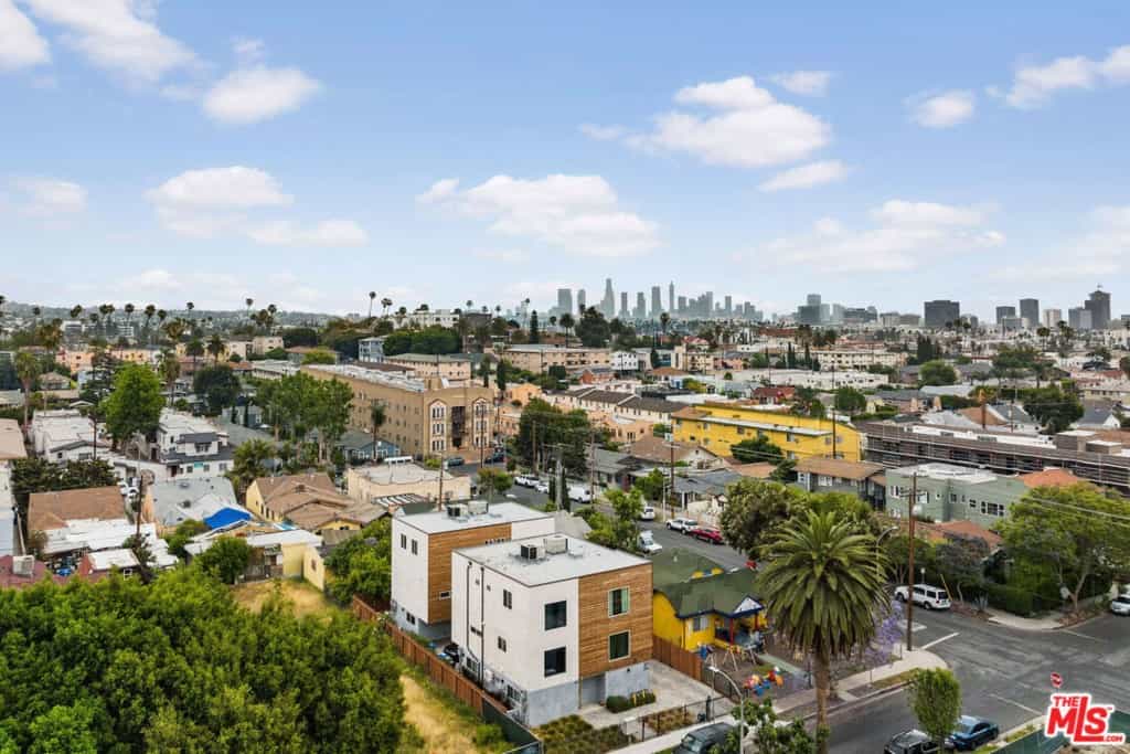 Condominium in Los Angeles, California 11012382