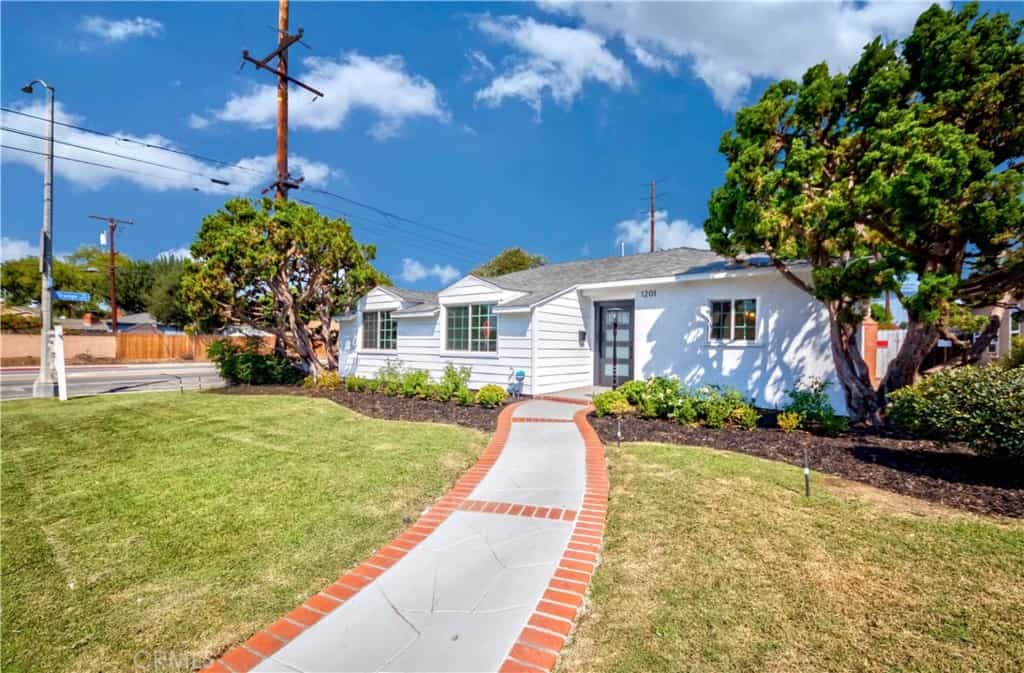 House in Long Beach, California 11012455