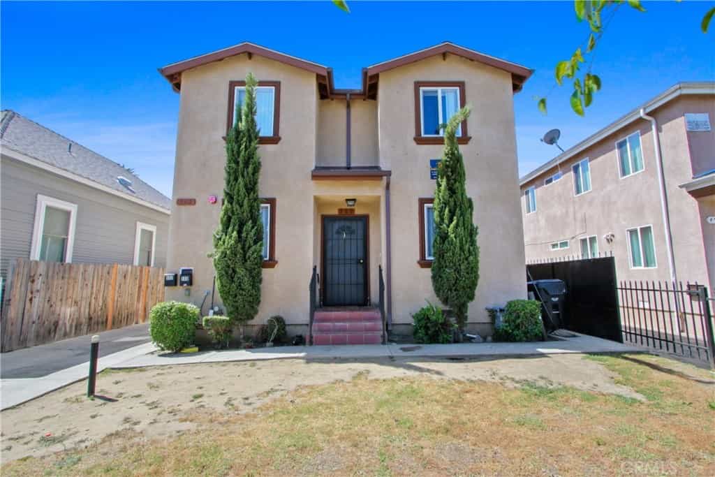 Condominium in Los Angeles, California 11012518